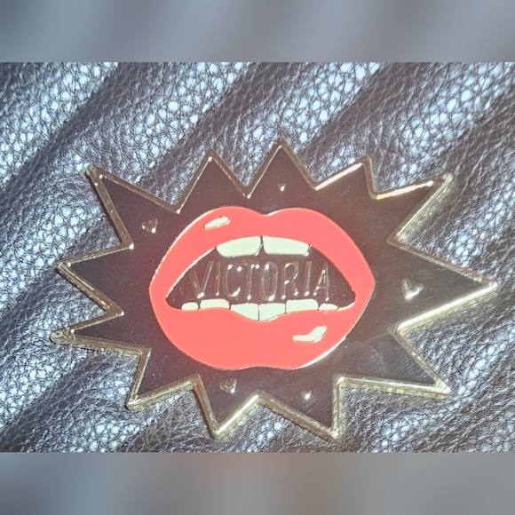 Victoria's Secret Black Embellished V-Quilt Wristlet lips, Avant-garde, sleek - Picture 5 of 6